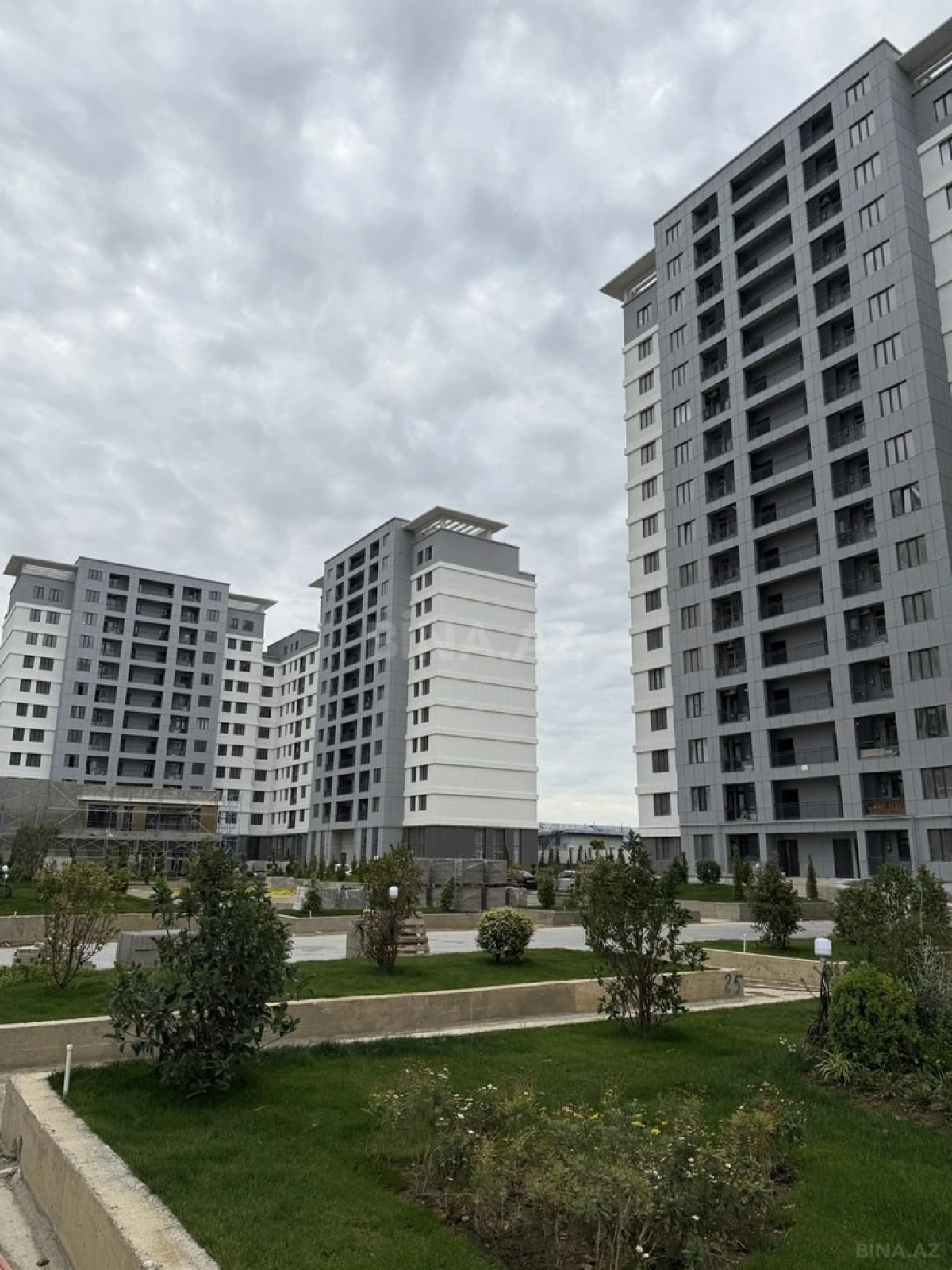 Satılır 2 otaqlı mənzil 77 m²