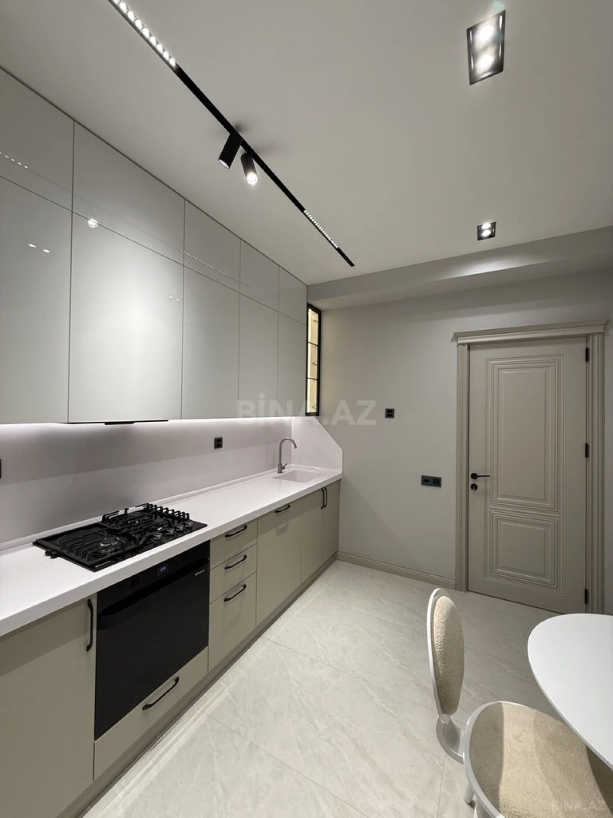 Satılır 2 otaqlı mənzil 77 m²