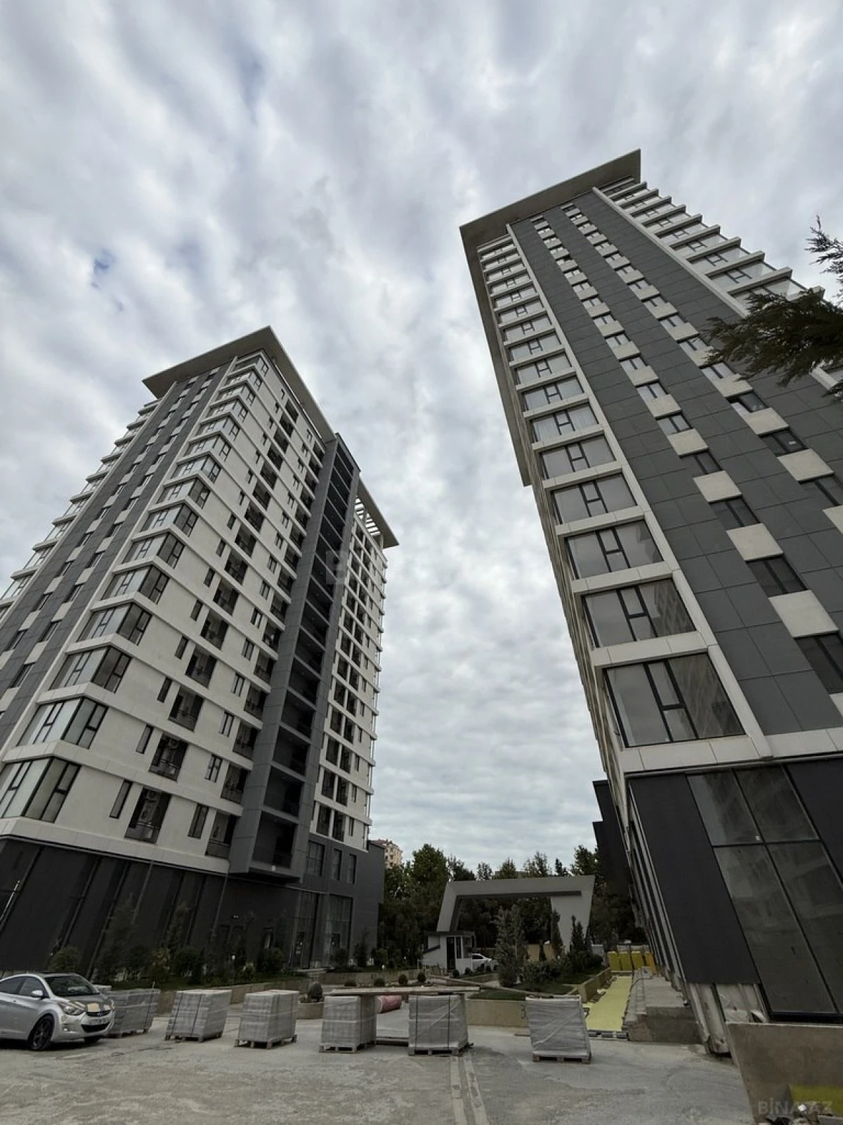 Satılır 2 otaqlı mənzil 77 m²