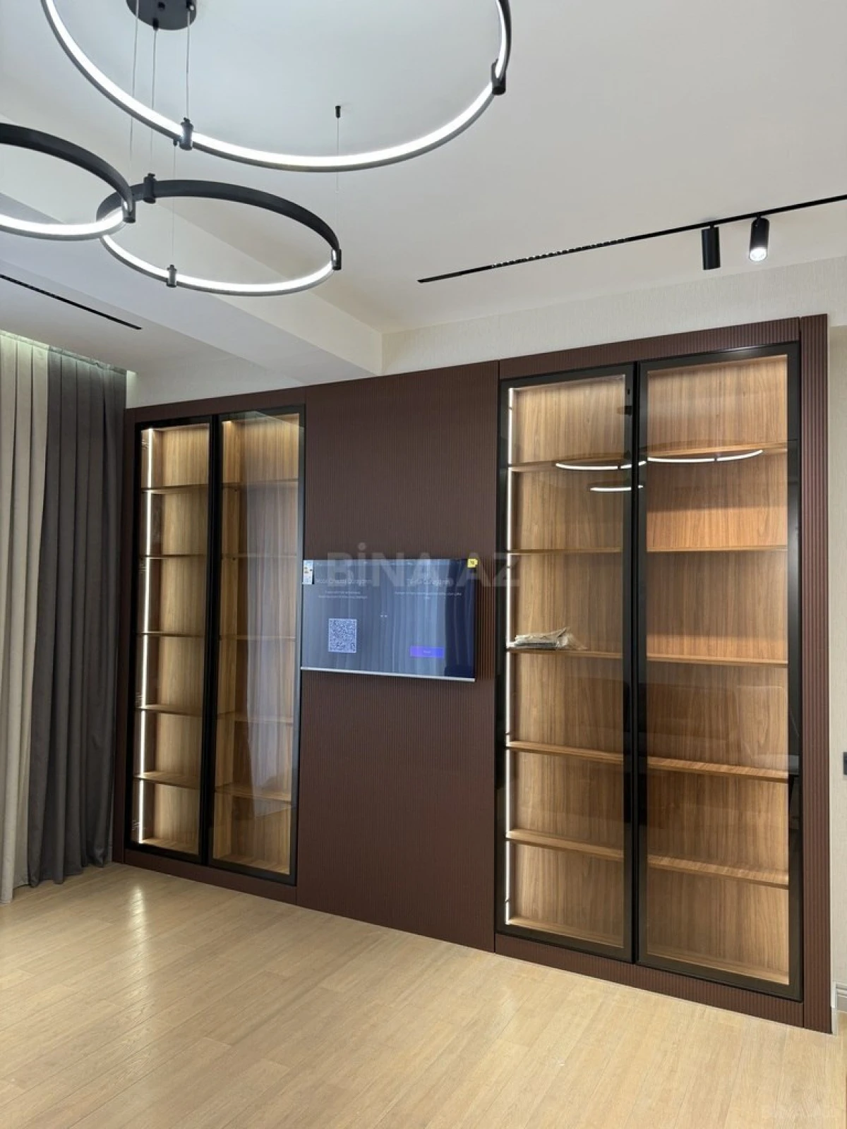 Satılır 2 otaqlı mənzil 77 m²