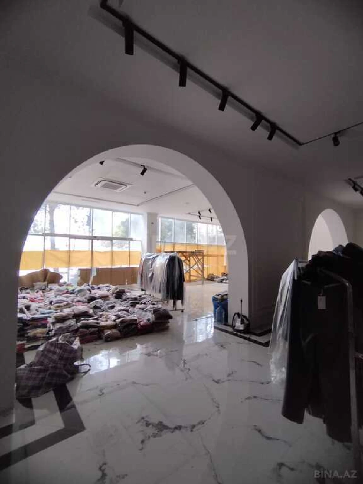 Satılır obyekt 1400 m²