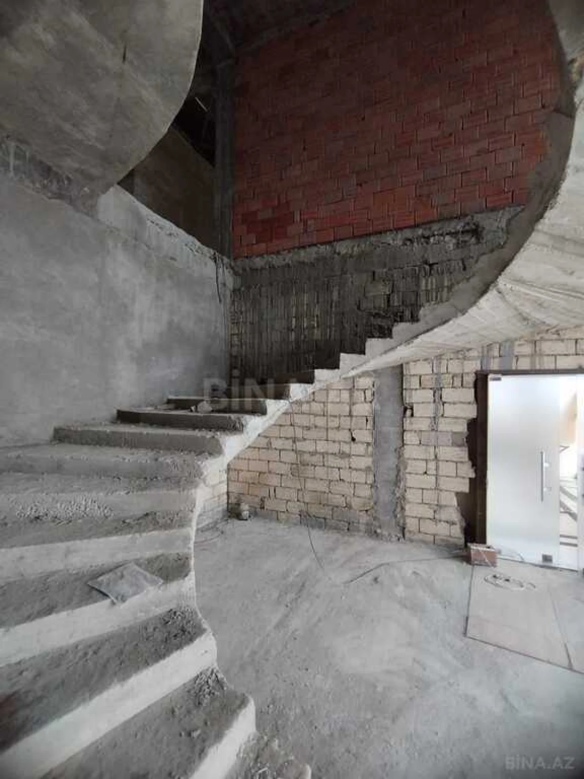 Satılır obyekt 1400 m²