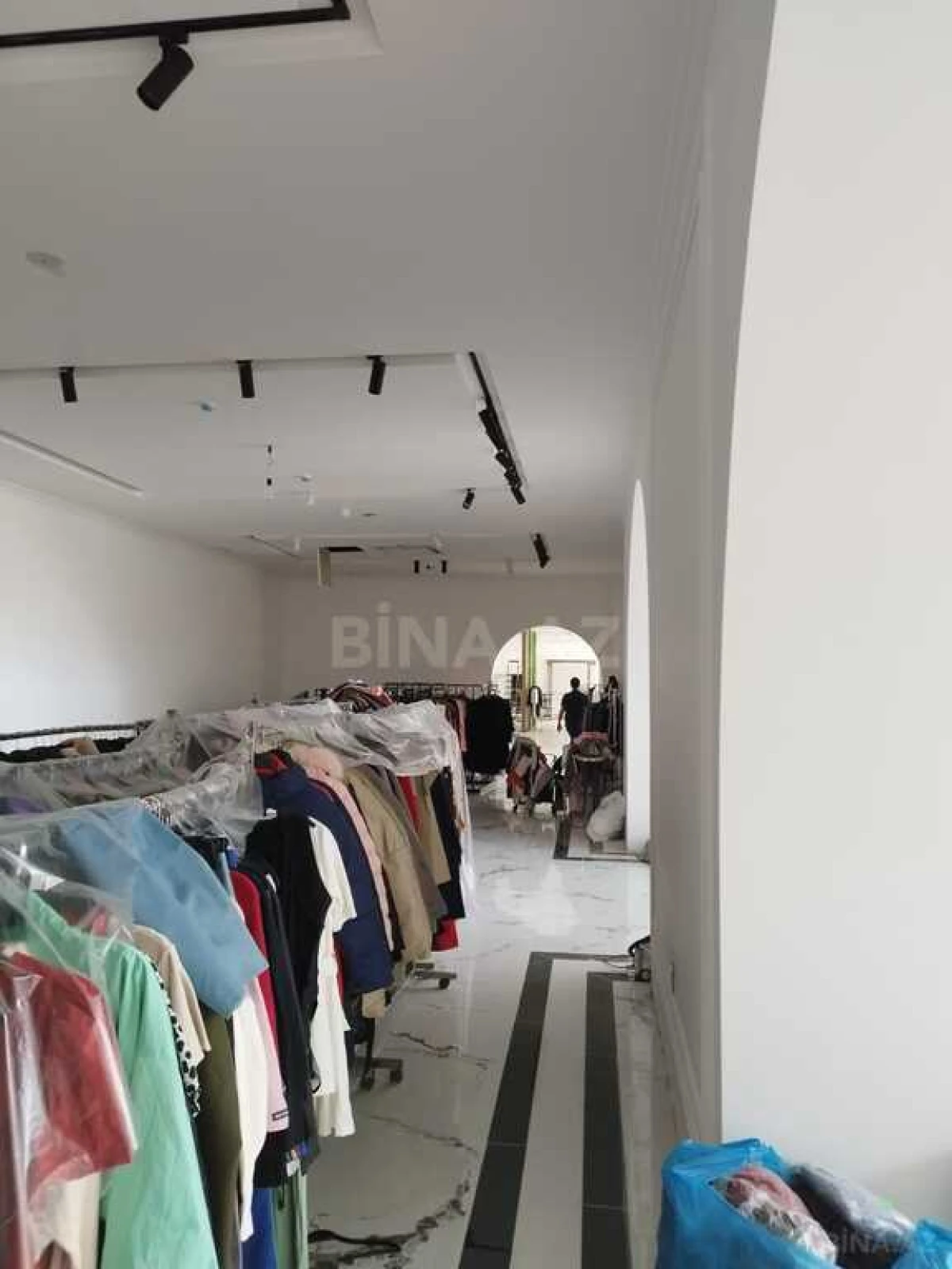 Satılır obyekt 1400 m²