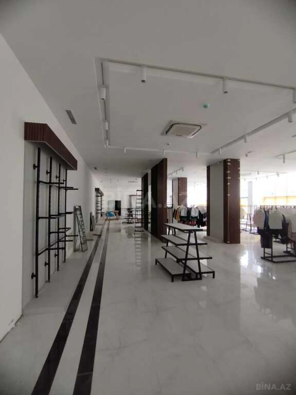 Satılır obyekt 1400 m²