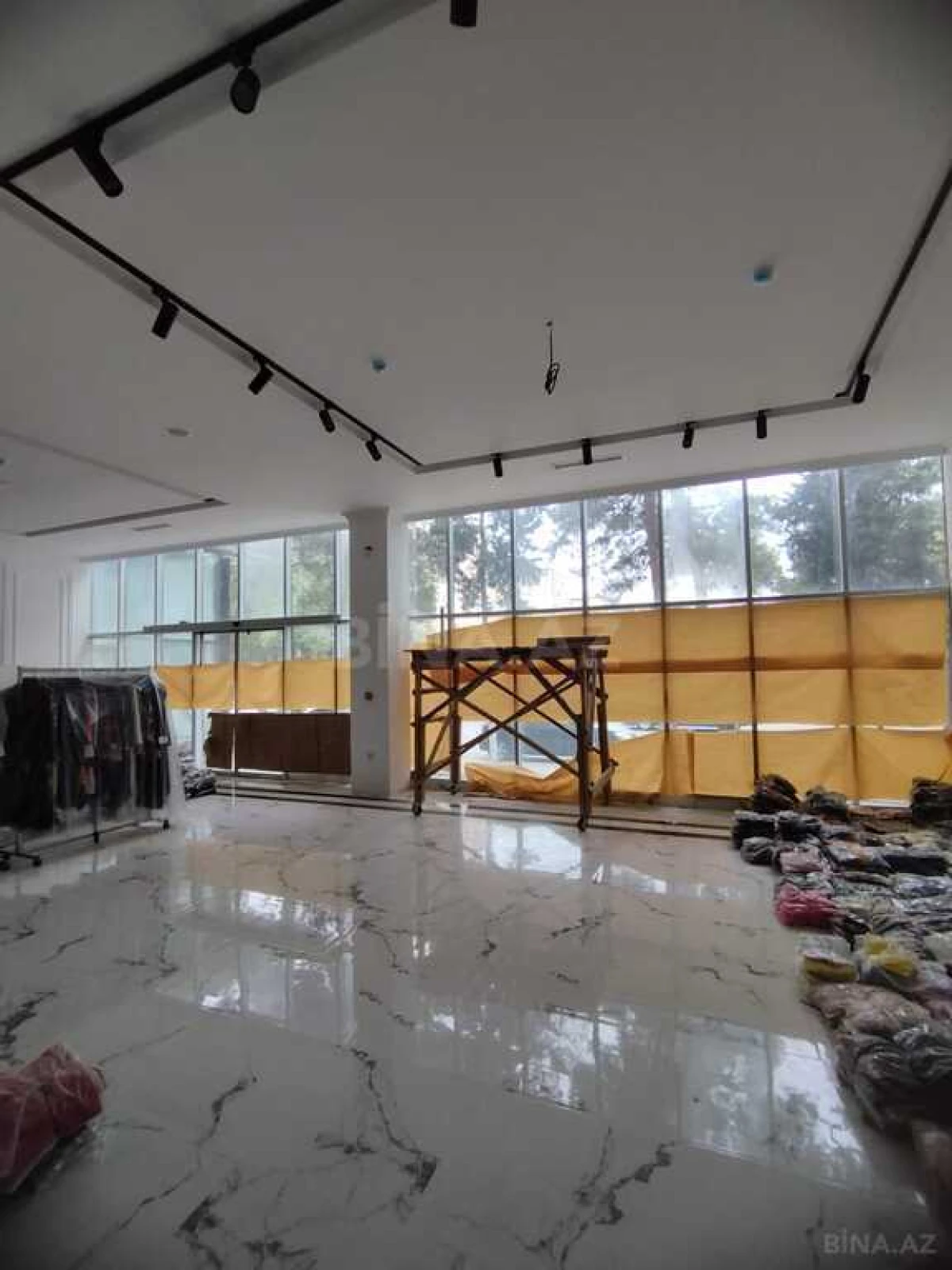 Satılır obyekt 1400 m²