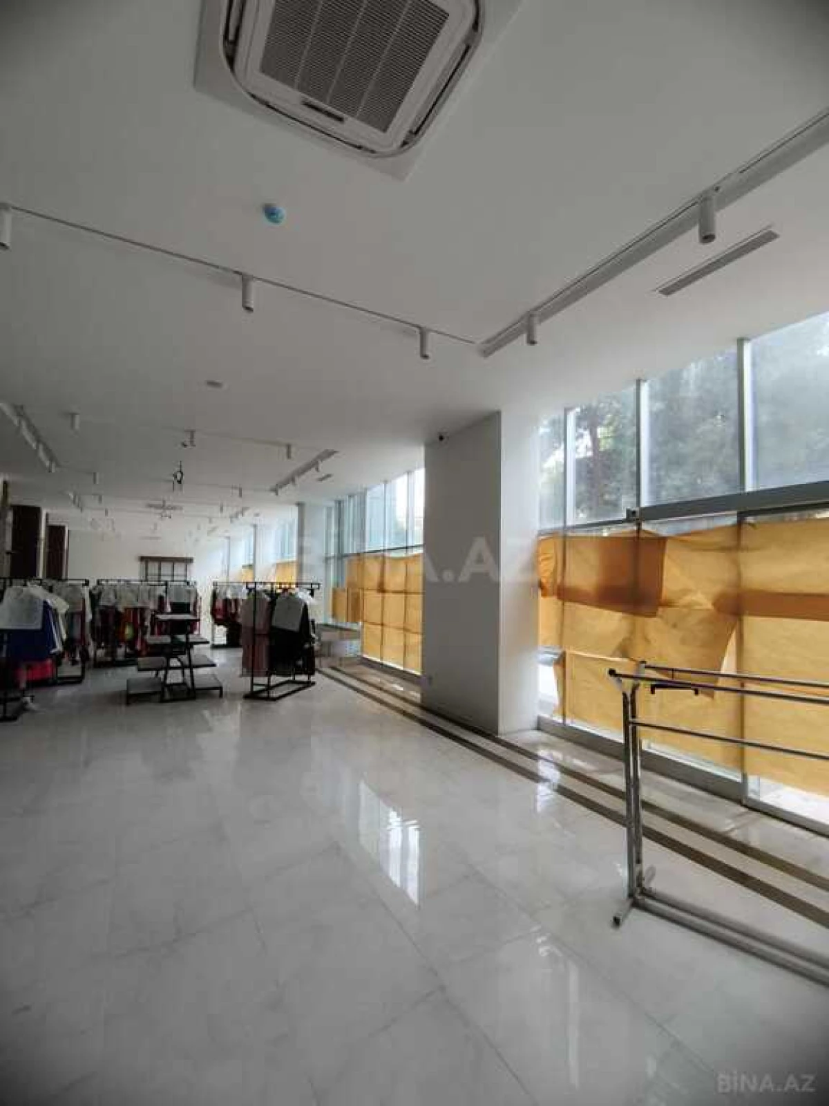 Satılır obyekt 1400 m²