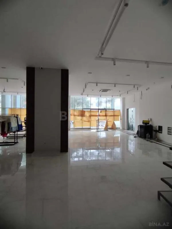 Satılır obyekt 1400 m²