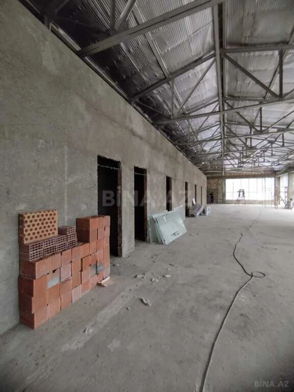 Satılır obyekt 1400 m²