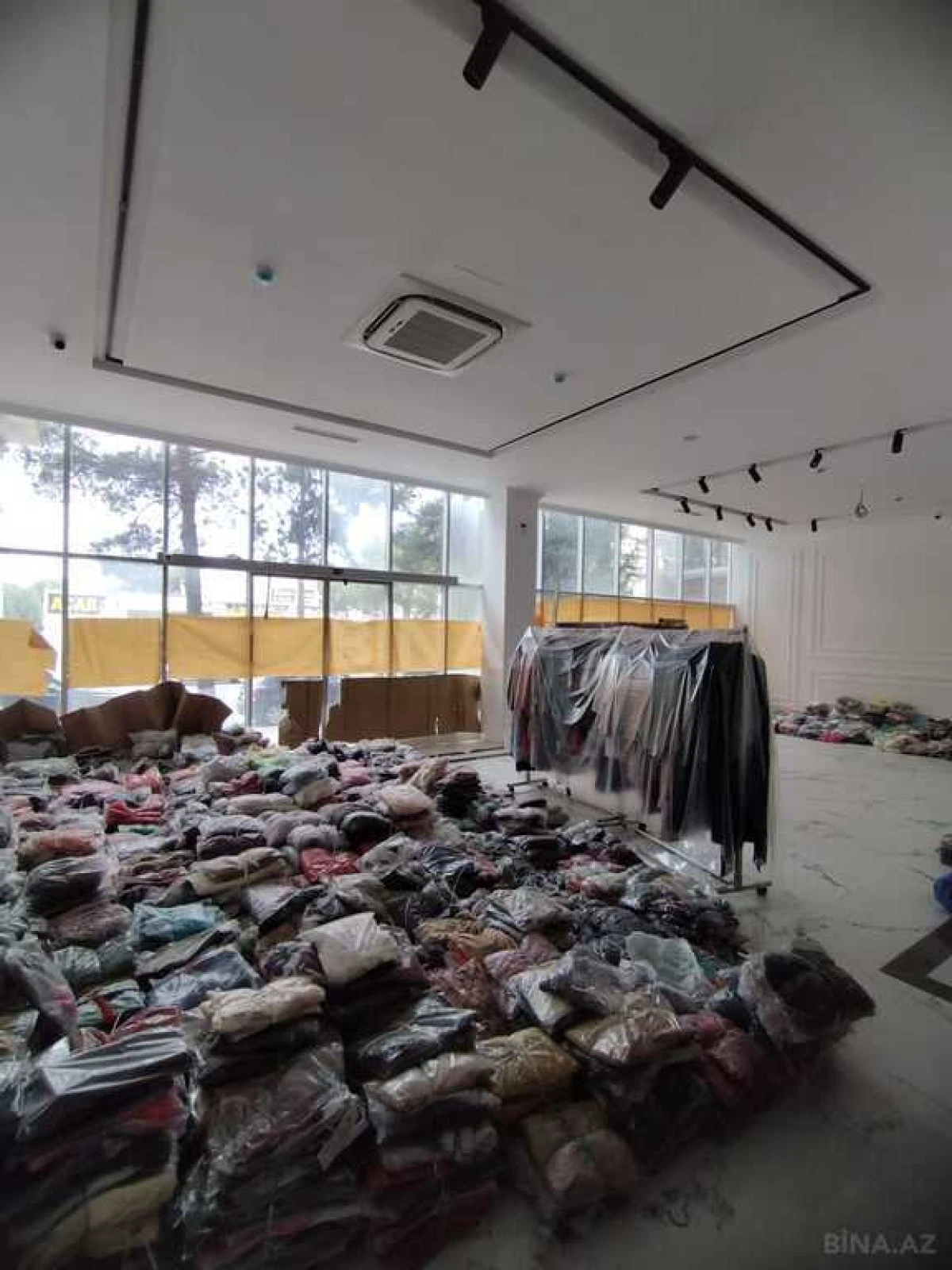 Satılır obyekt 1400 m²