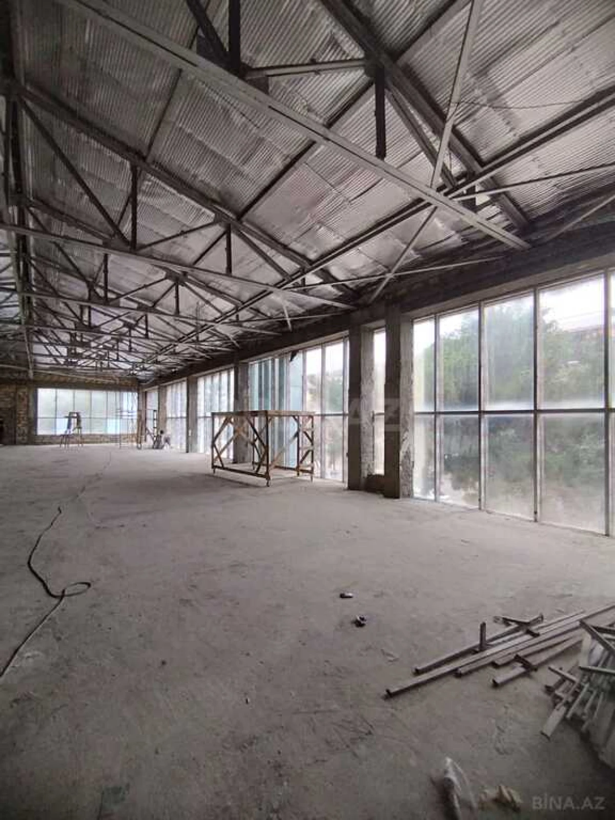 Satılır obyekt 1400 m²