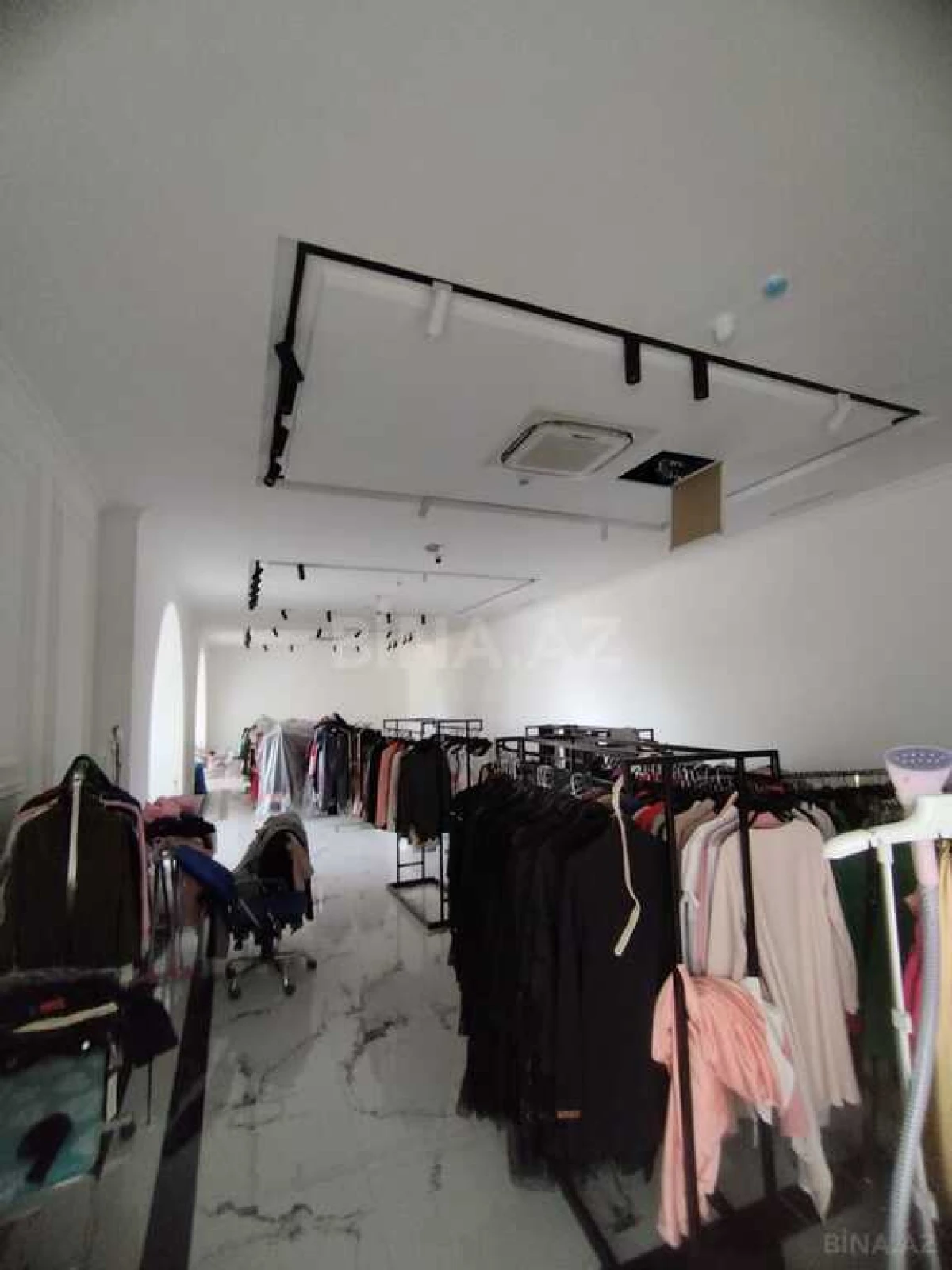 Satılır obyekt 1400 m²