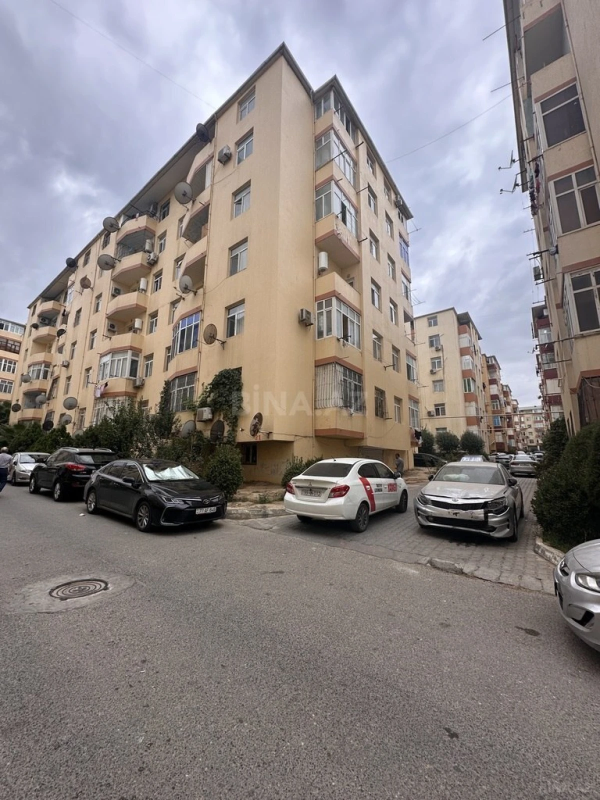 Satılır 2 otaqlı mənzil 83 m²