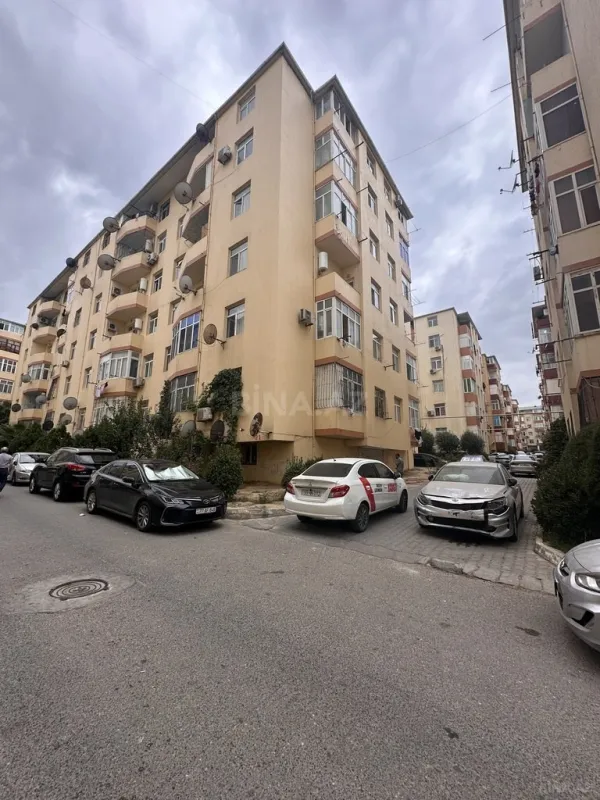 Satılır 2 otaqlı mənzil 83 m²