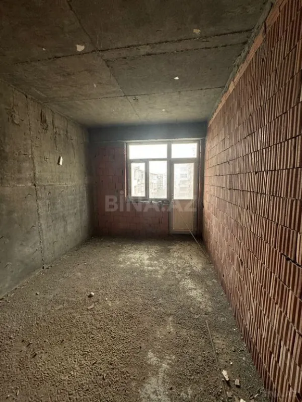 Satılır 2 otaqlı mənzil 83 m²