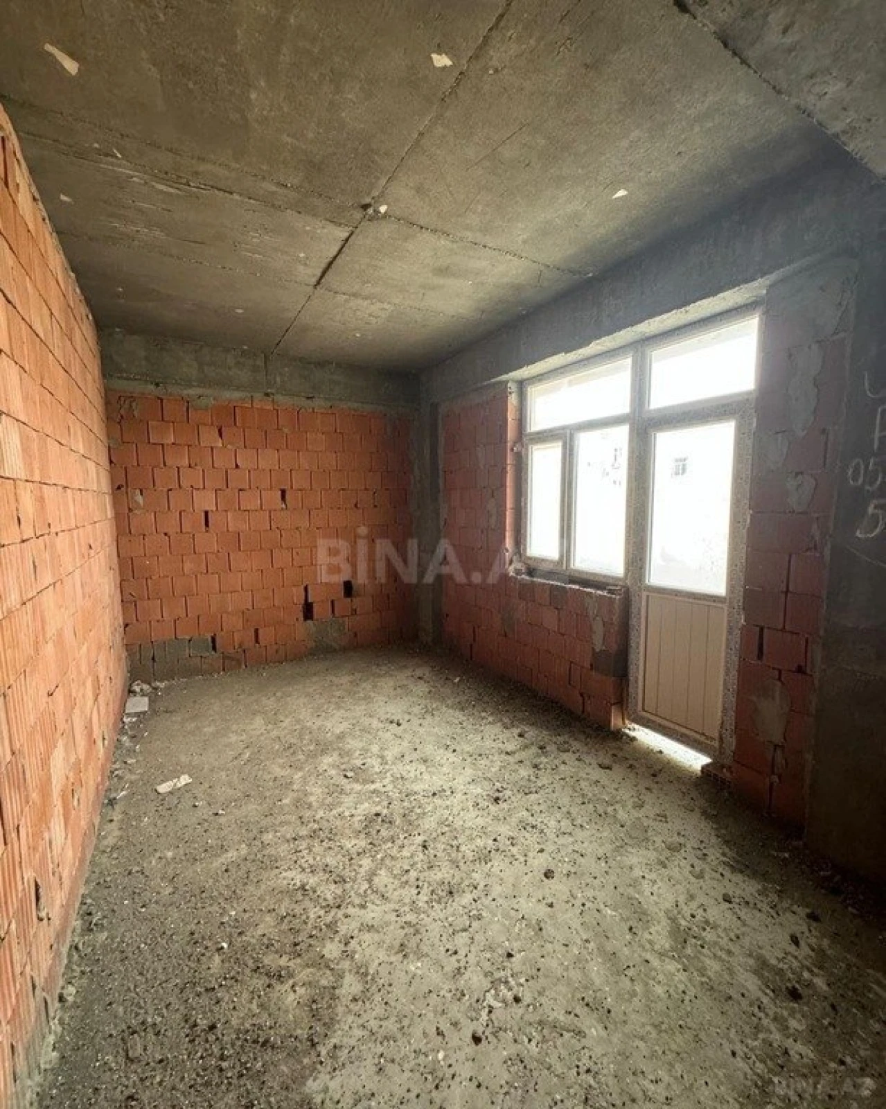 Satılır 2 otaqlı mənzil 83 m²