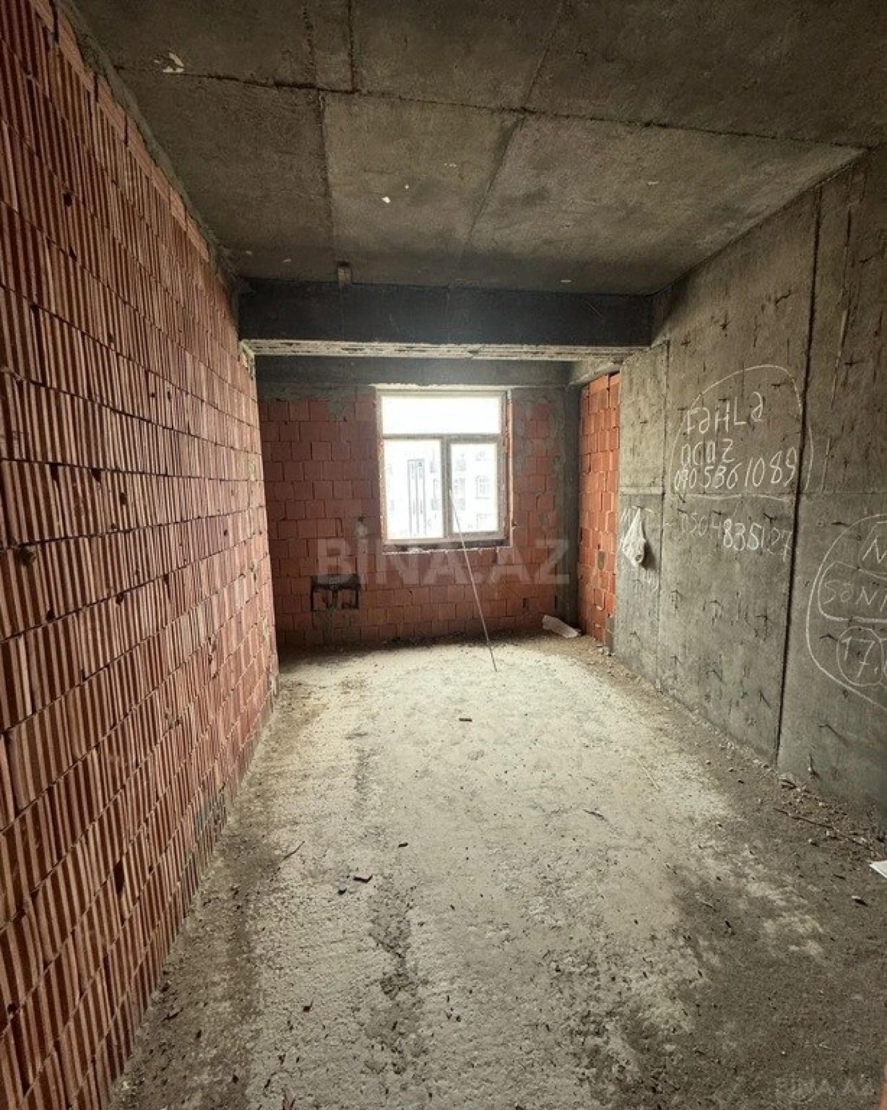 Satılır 2 otaqlı mənzil 83 m²