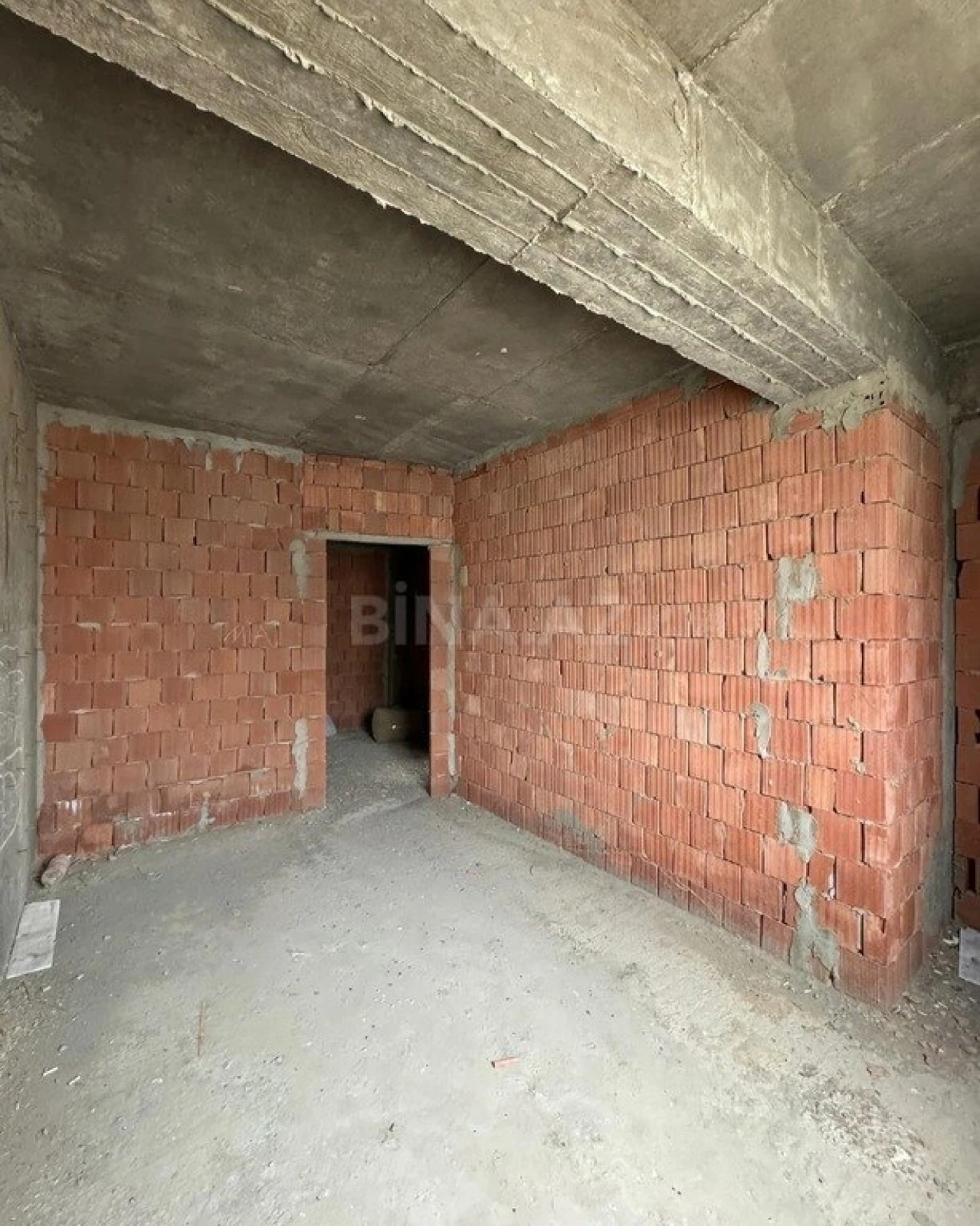 Satılır 2 otaqlı mənzil 83 m²
