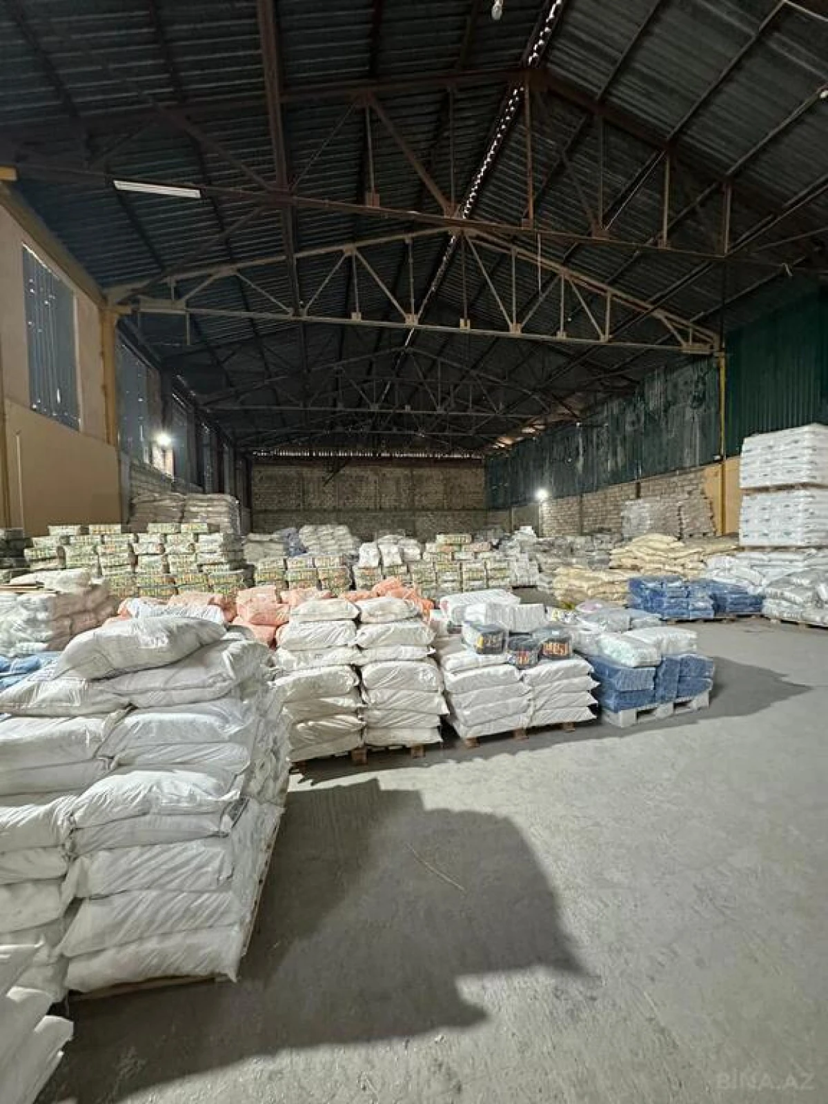 Satılır obyekt 4200 m²