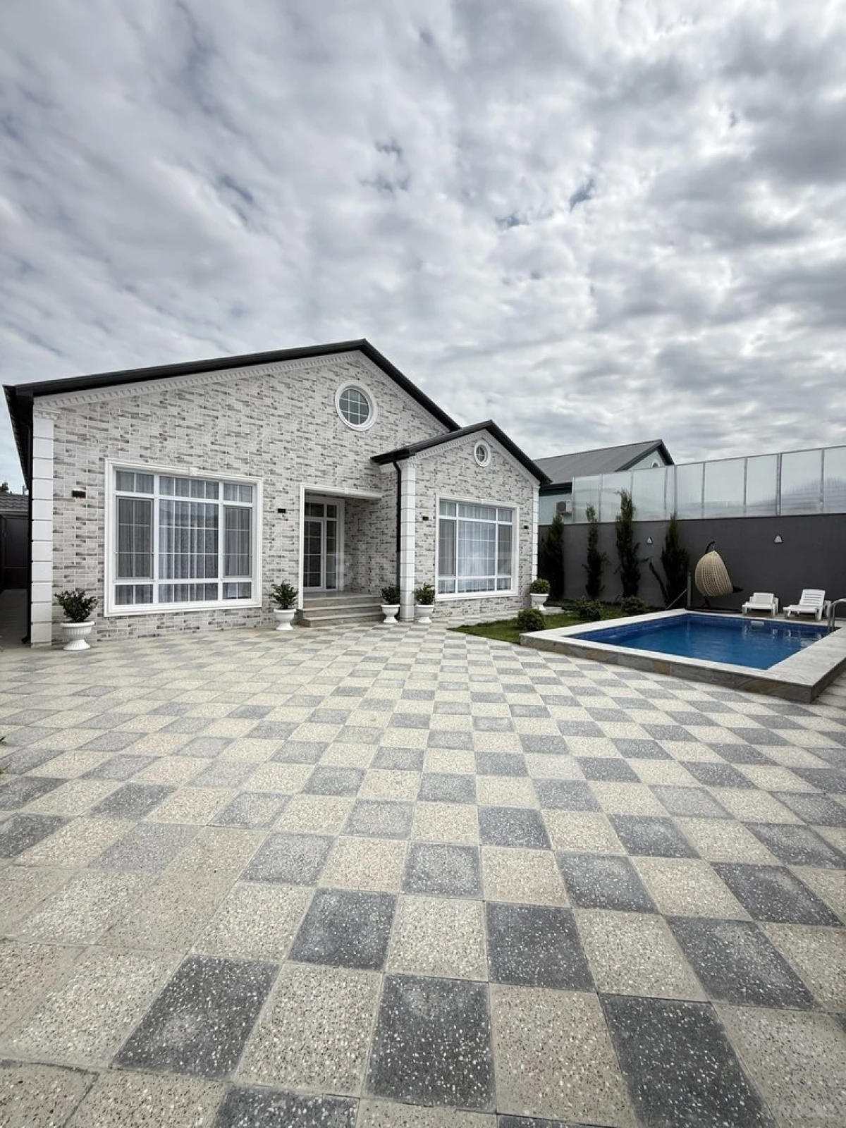 Satılır 4 otaqlı həyət evi 160 m²