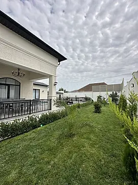 Satılır 4 otaqlı həyət evi 160 m²