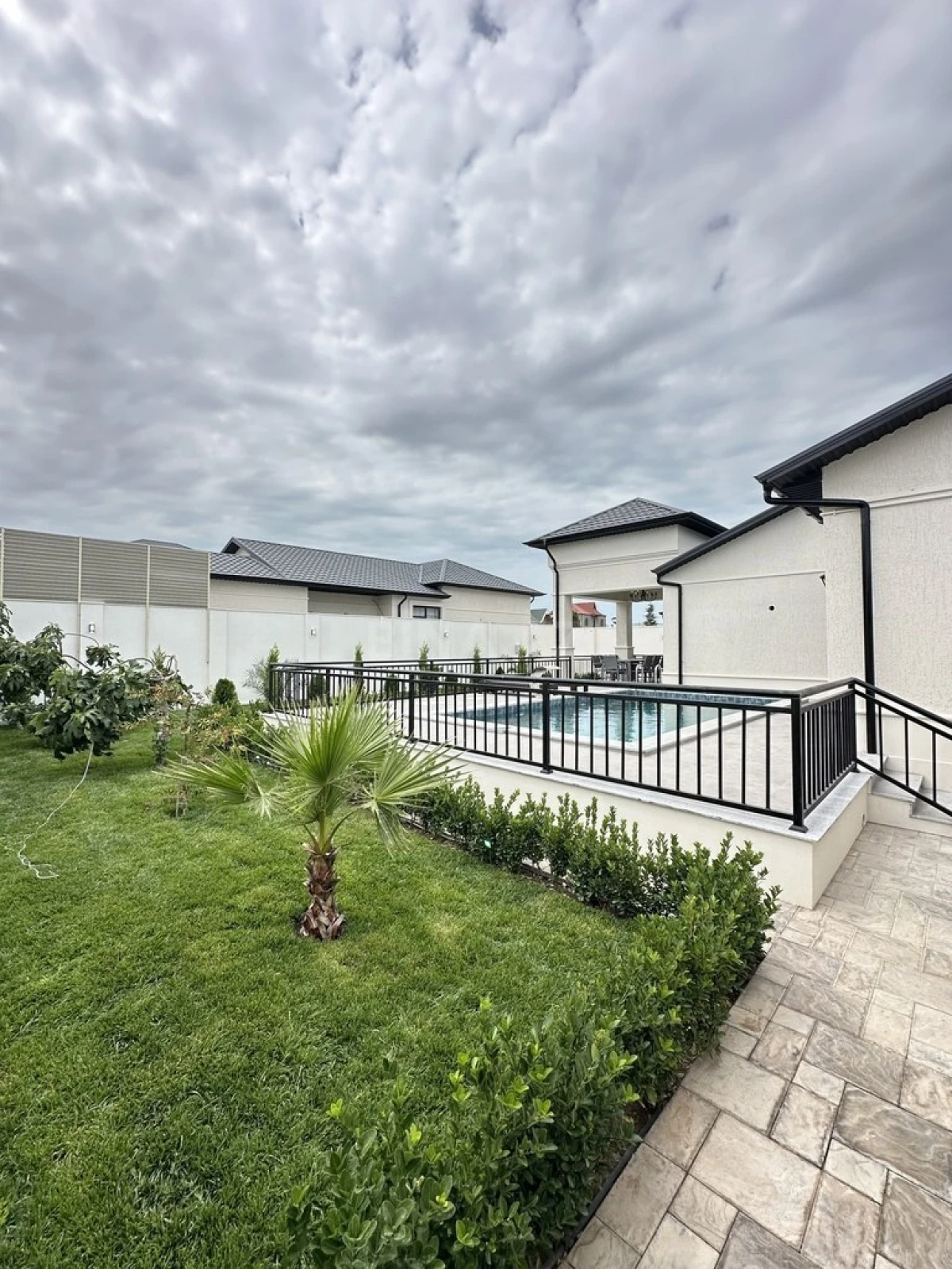 Satılır 4 otaqlı həyət evi 160 m²