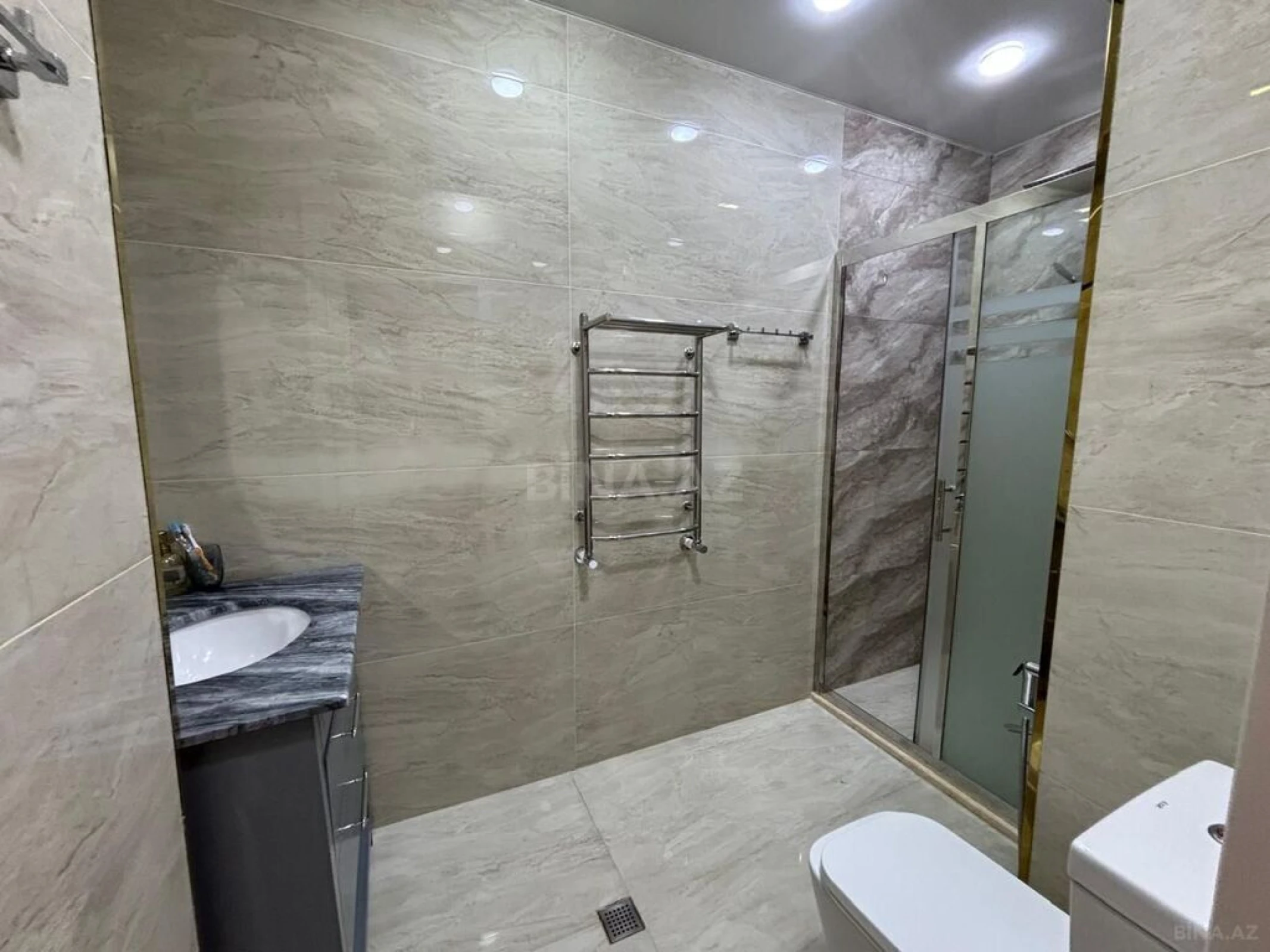 Kirayə verilir 4 otaqlı mənzil 170 m²