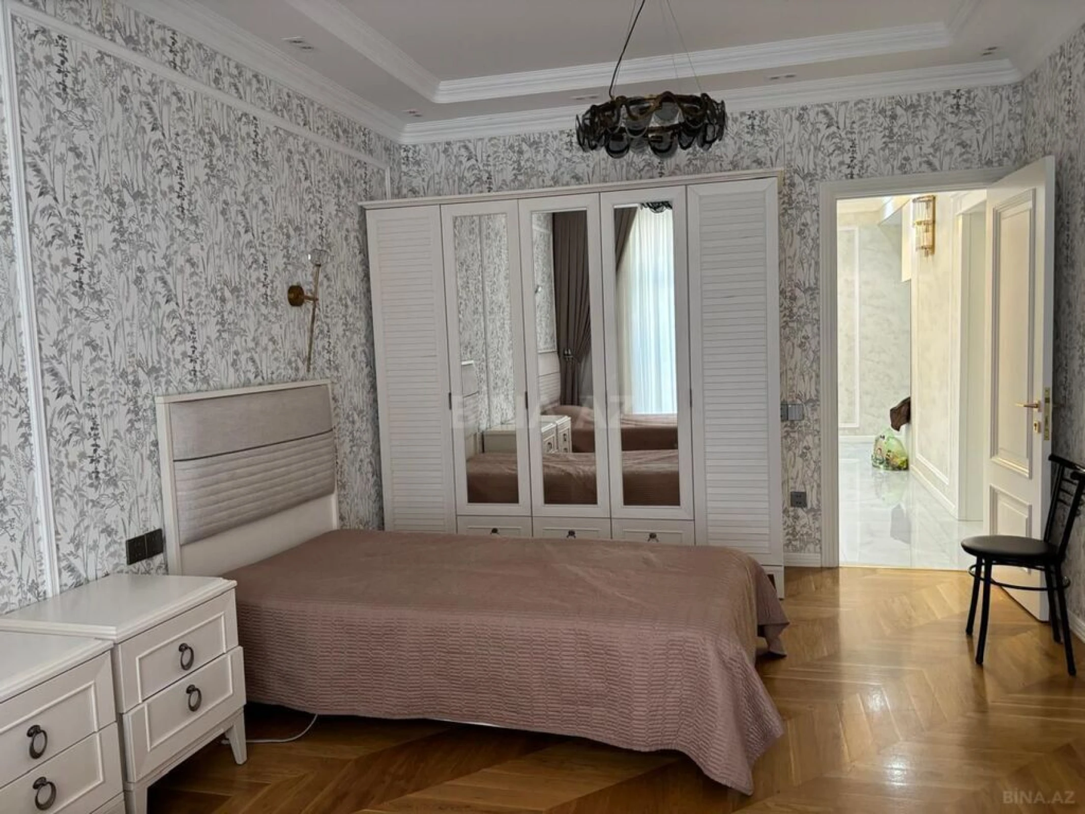 Kirayə verilir 4 otaqlı mənzil 170 m²