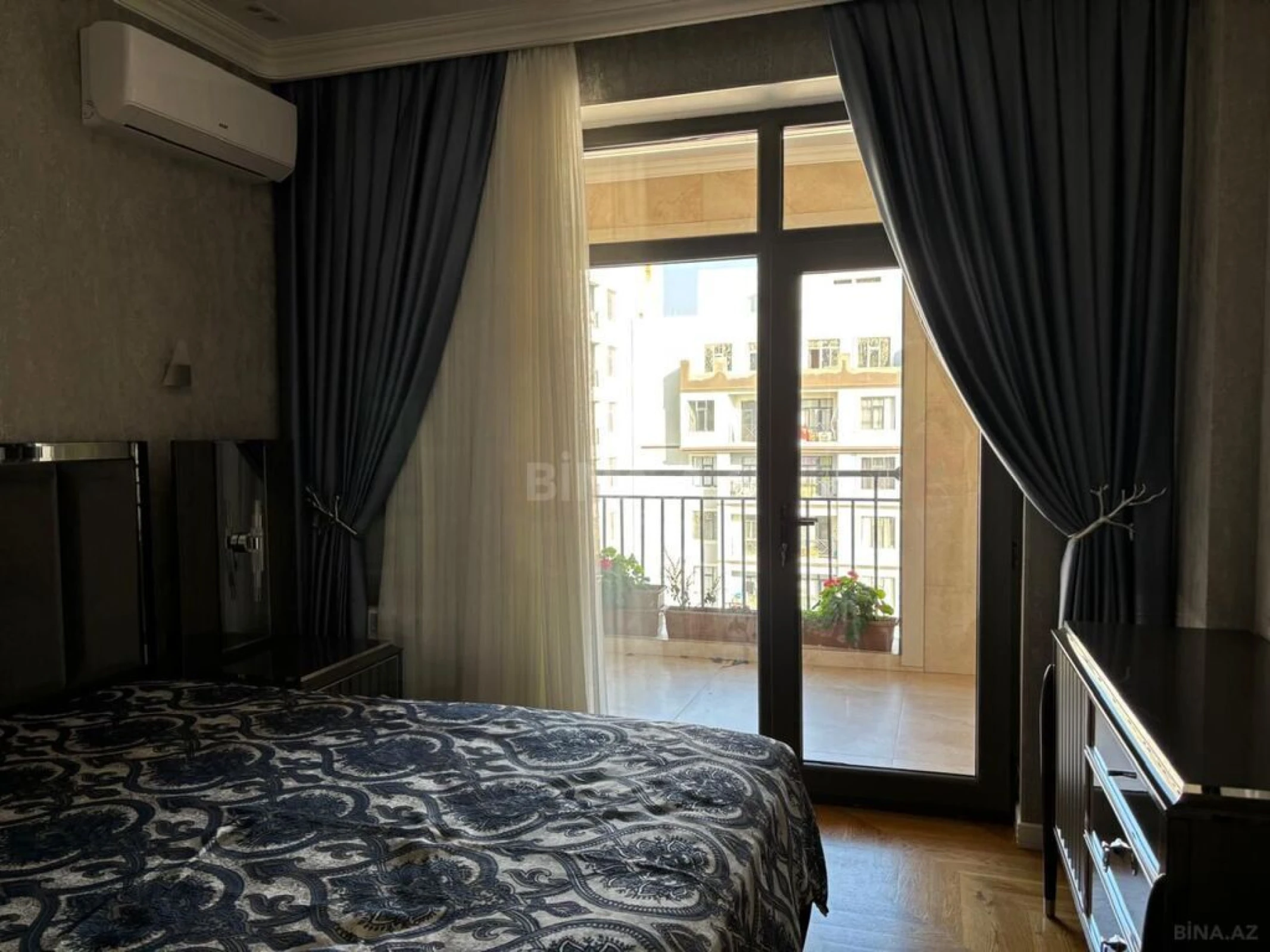 Kirayə verilir 4 otaqlı mənzil 170 m²