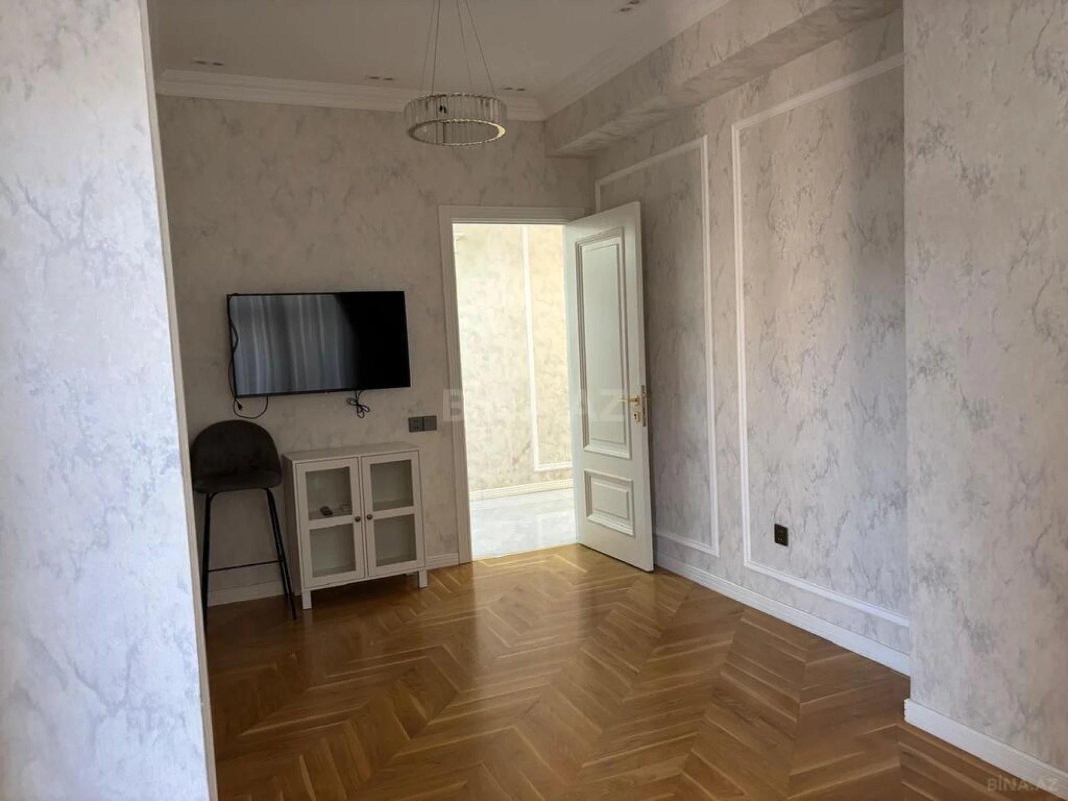 Kirayə verilir 4 otaqlı mənzil 170 m²