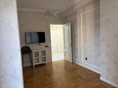 Kirayə verilir 4 otaqlı mənzil 170 m²