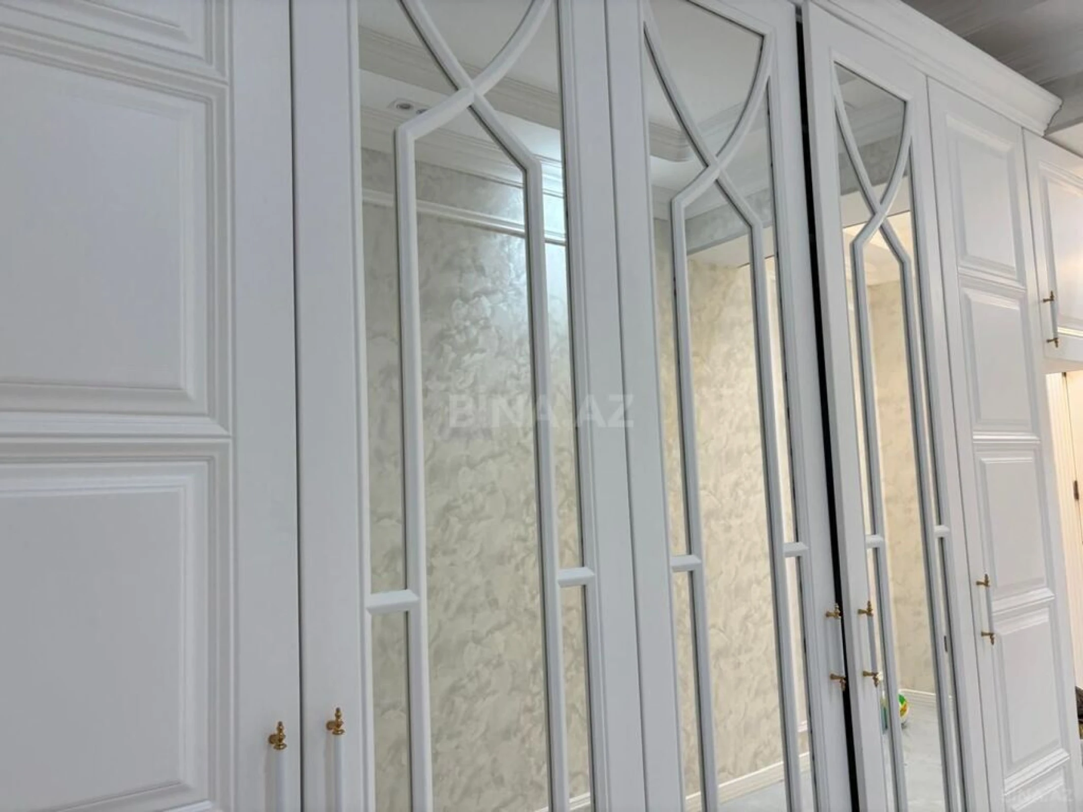 Kirayə verilir 4 otaqlı mənzil 170 m²