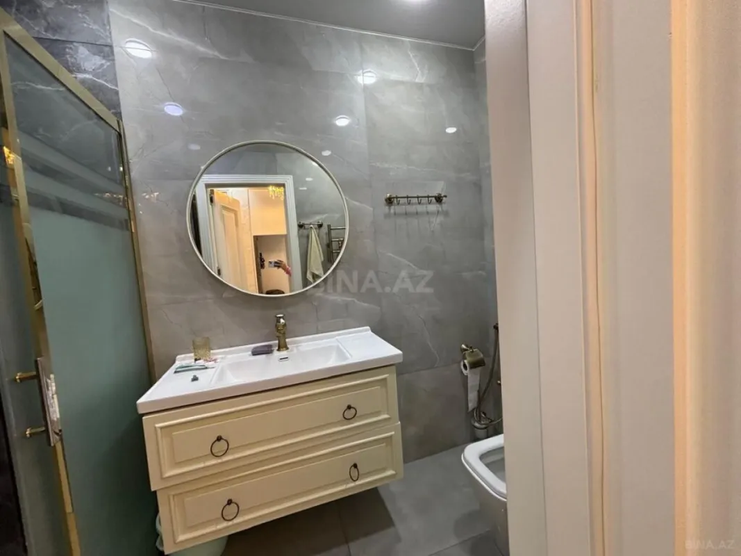 Kirayə verilir 4 otaqlı mənzil 170 m²