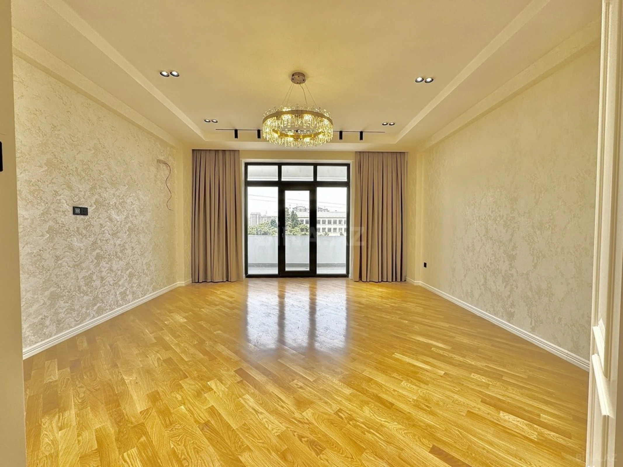 Satılır 3 otaqlı mənzil 120 m²