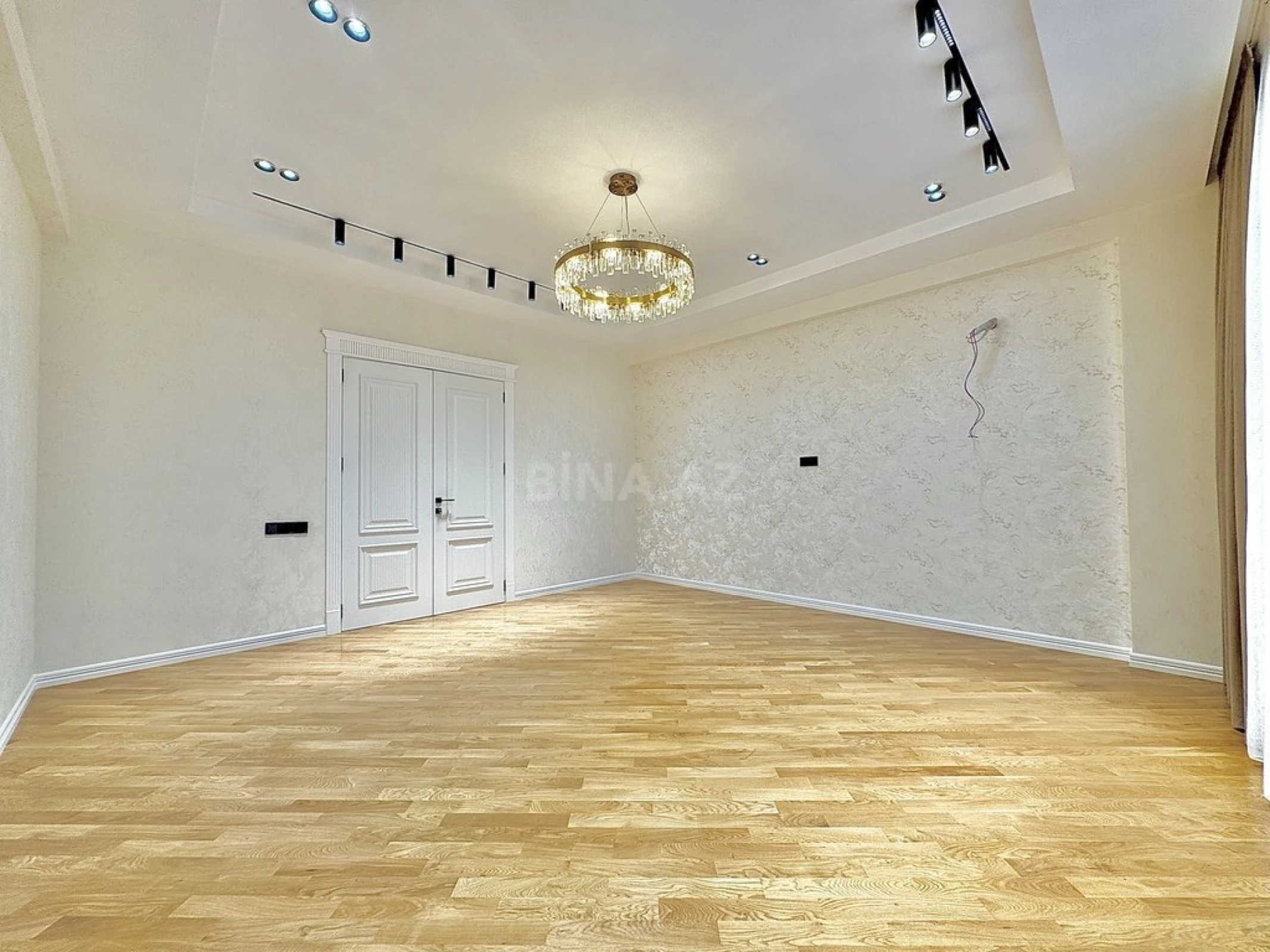Satılır 3 otaqlı mənzil 120 m²
