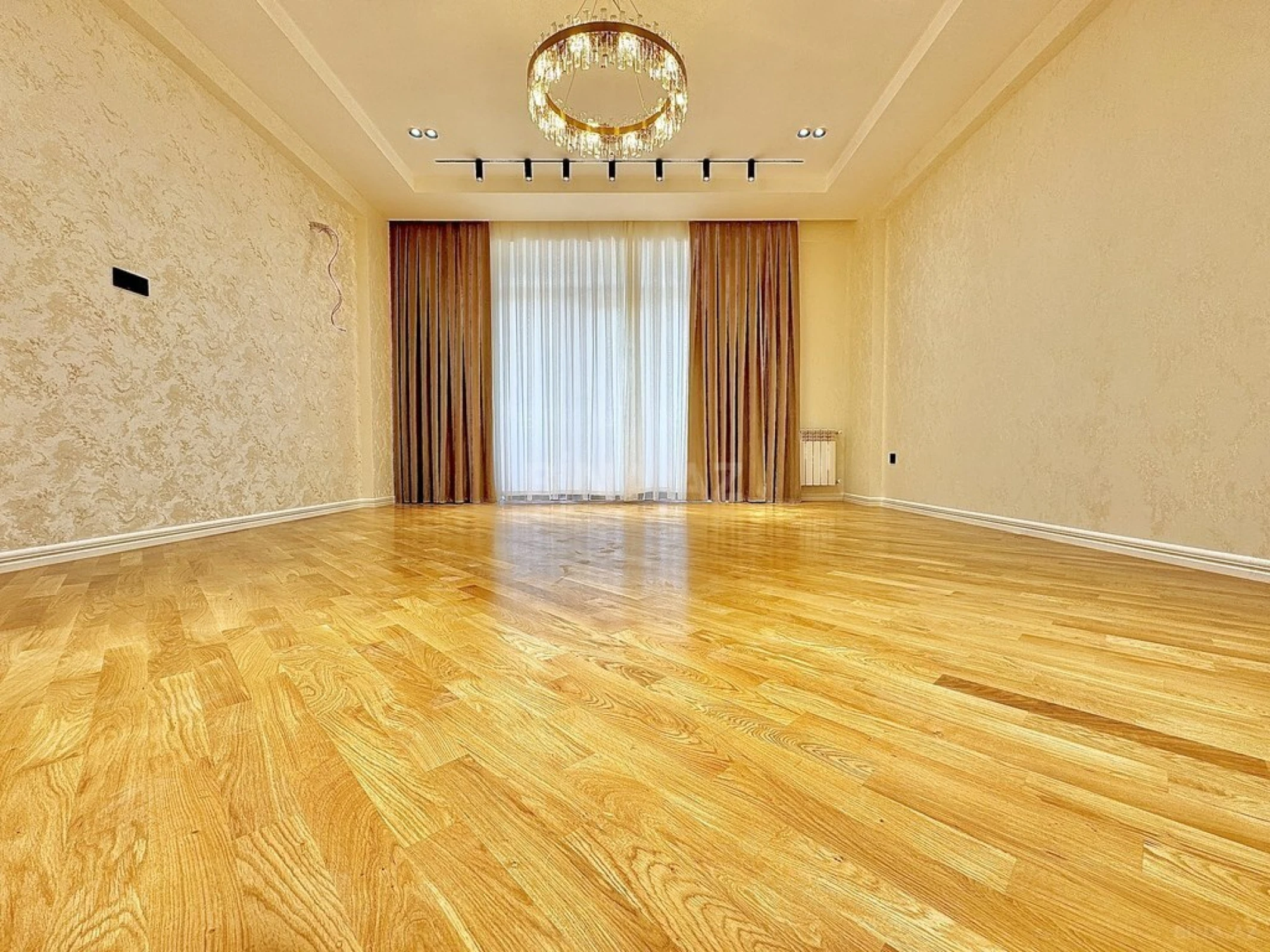 Satılır 3 otaqlı mənzil 120 m²