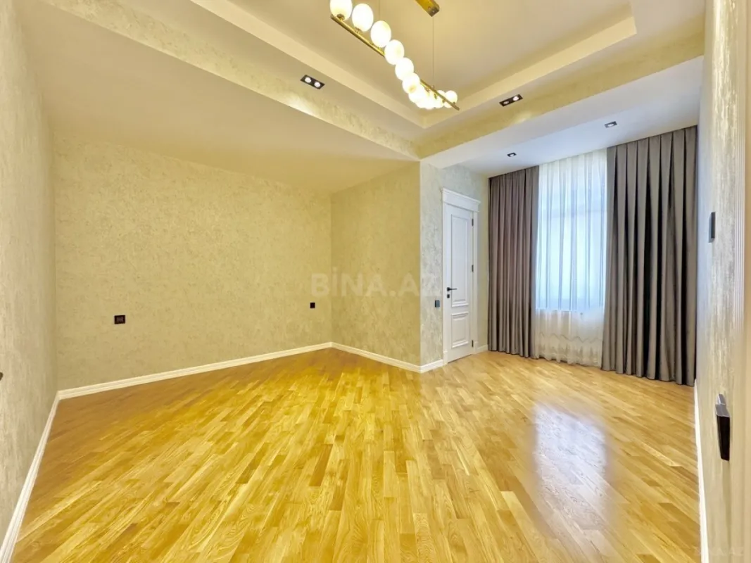 Satılır 3 otaqlı mənzil 120 m²