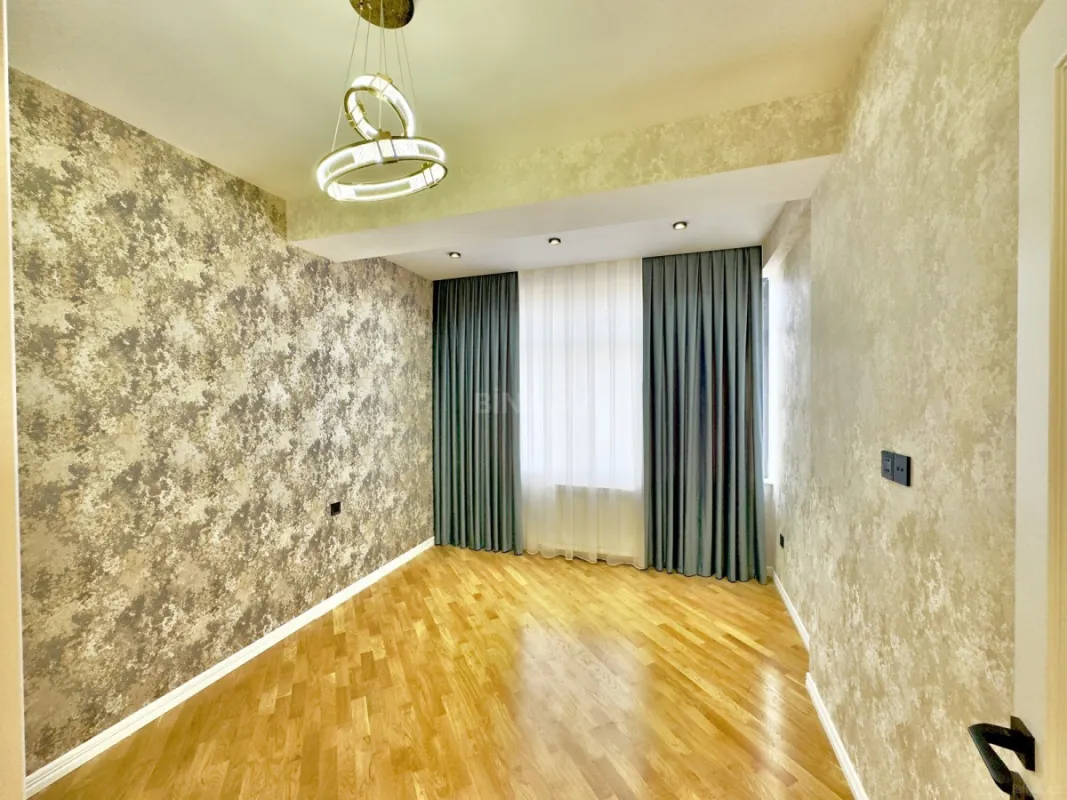 Satılır 3 otaqlı mənzil 120 m²