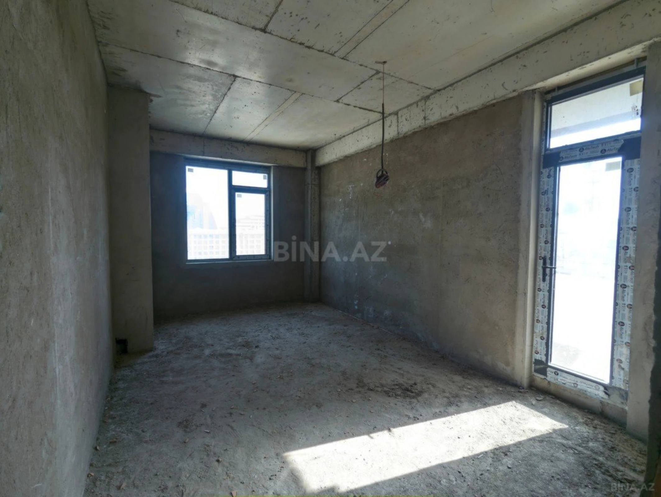 Satılır 3 otaqlı mənzil 147 m²