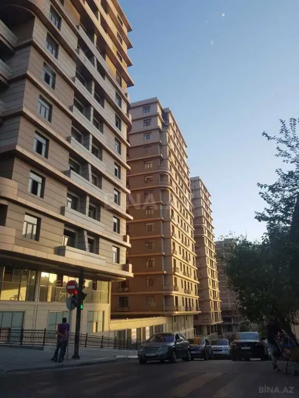Satılır 3 otaqlı mənzil 147 m²