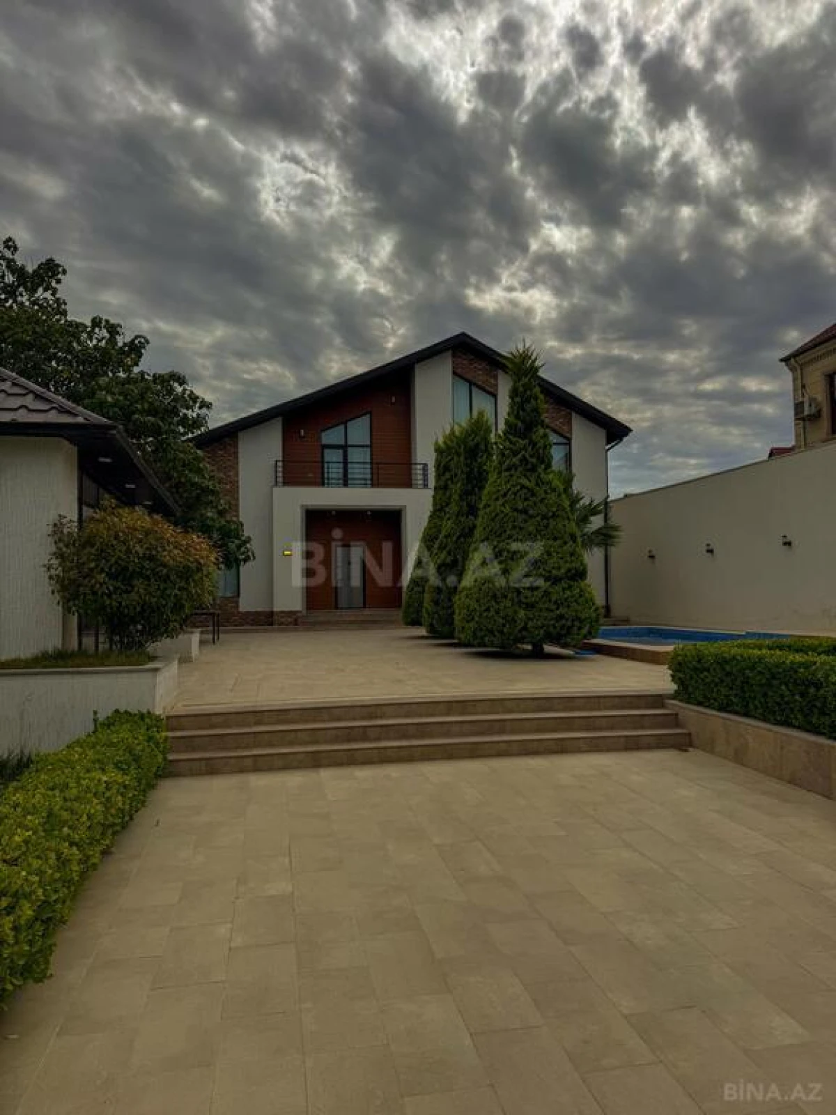 Satılır 6 otaqlı həyət evi 470 m²