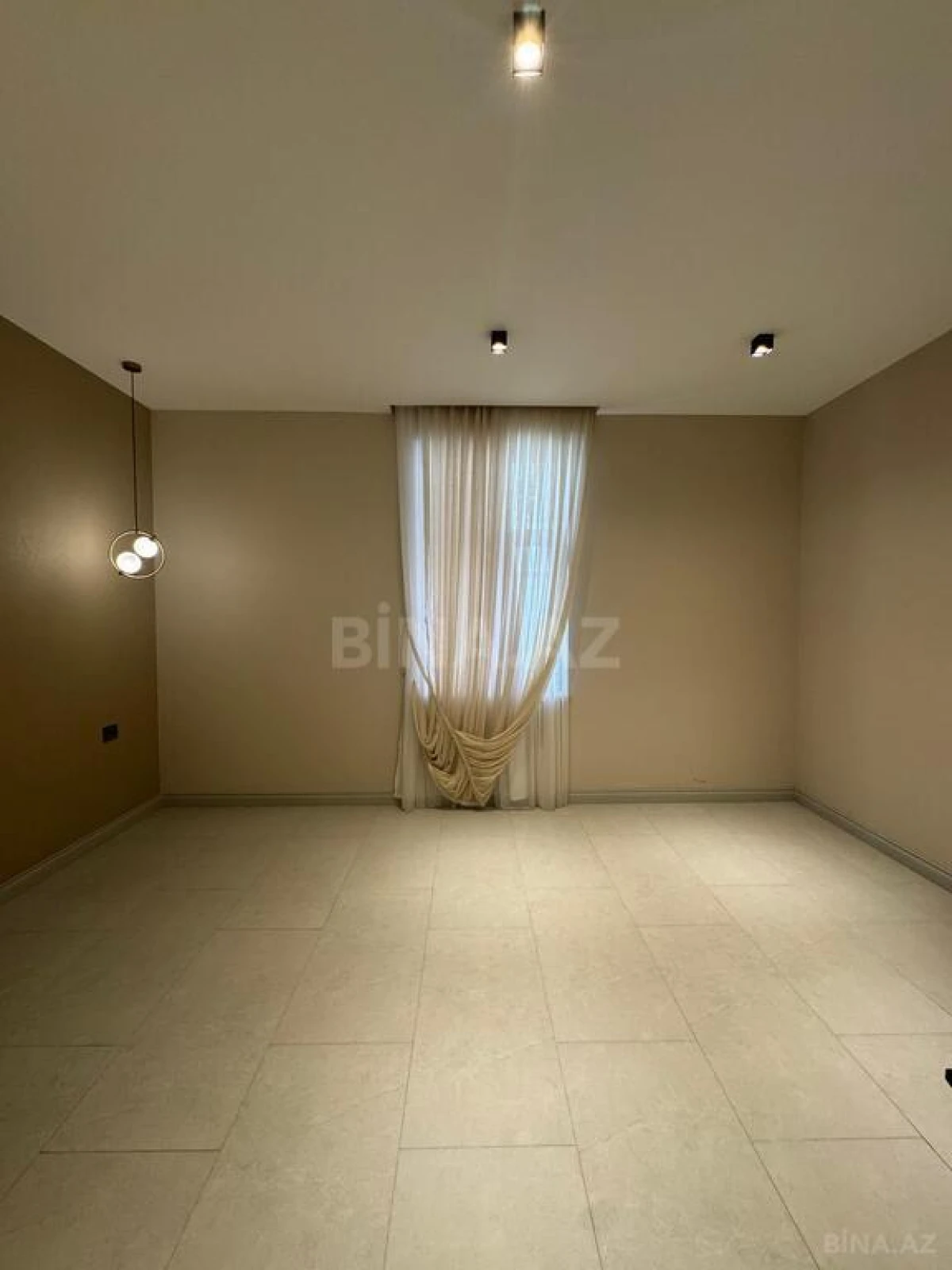 Satılır 6 otaqlı həyət evi 470 m²