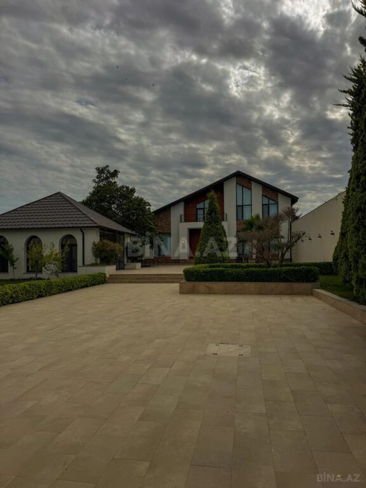 Satılır 6 otaqlı həyət evi 470 m²