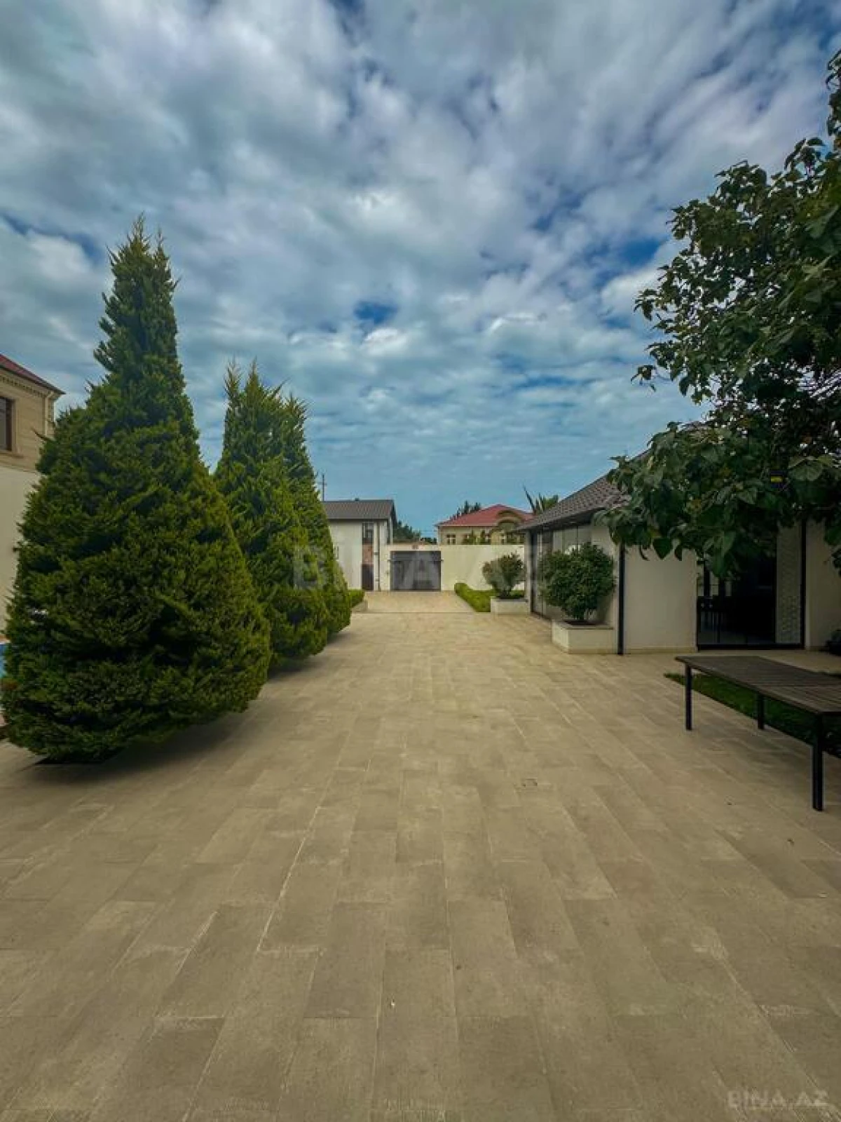 Satılır 6 otaqlı həyət evi 470 m²