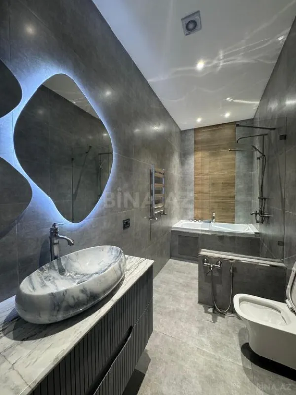 Satılır 6 otaqlı həyət evi 470 m²