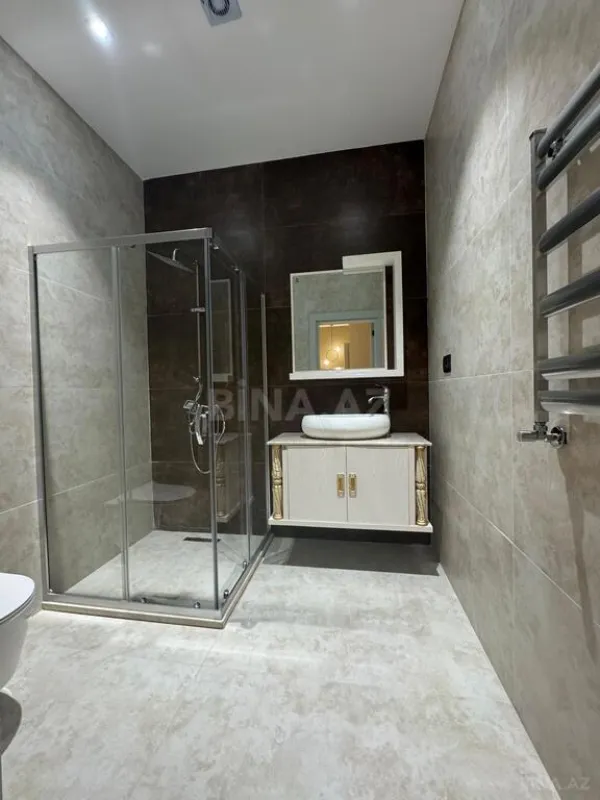 Satılır 6 otaqlı həyət evi 470 m²