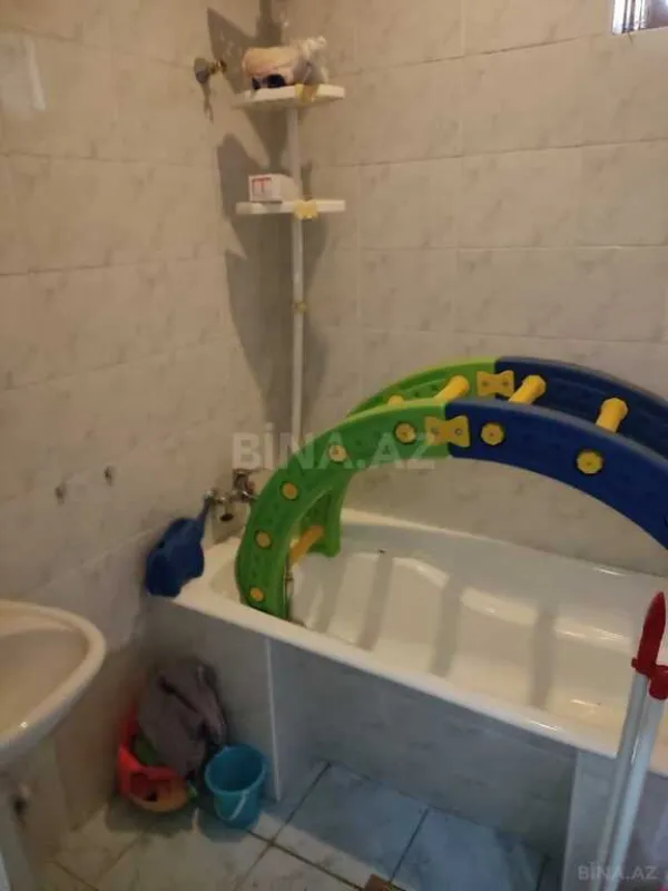 Satılır 7 otaqlı həyət evi 200 m²