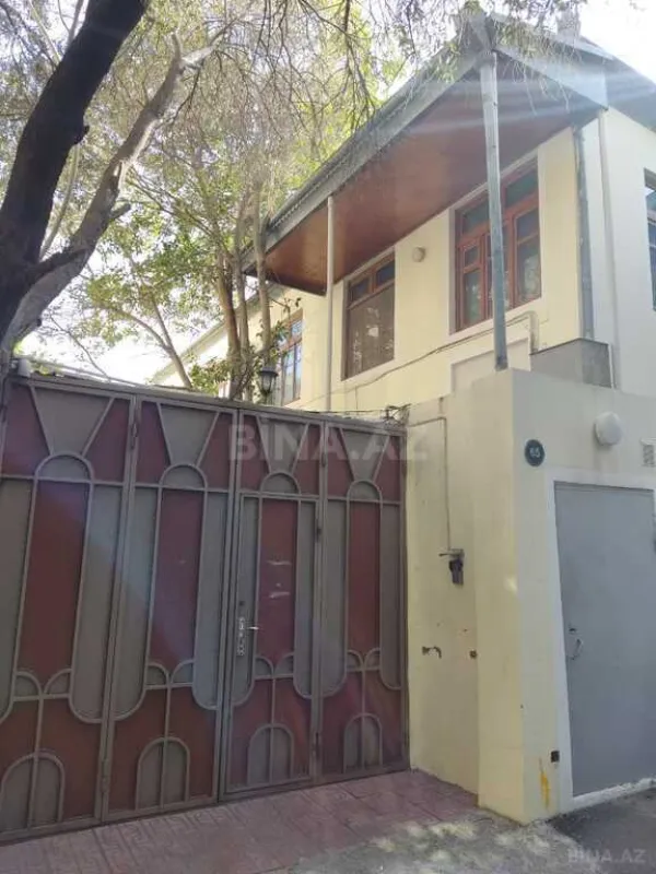 Satılır 7 otaqlı həyət evi 200 m²