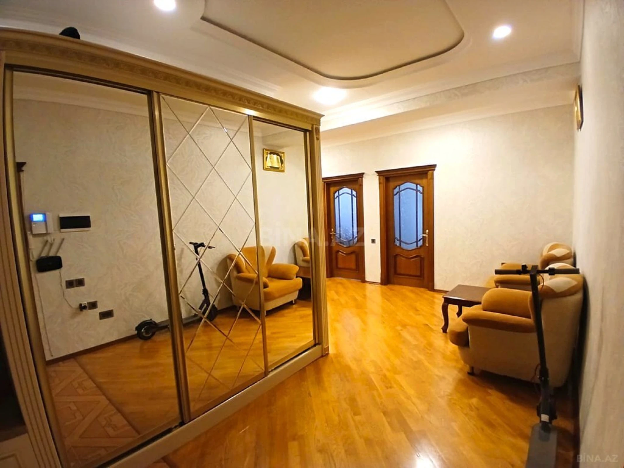 Satılır 3 otaqlı mənzil 124 m²