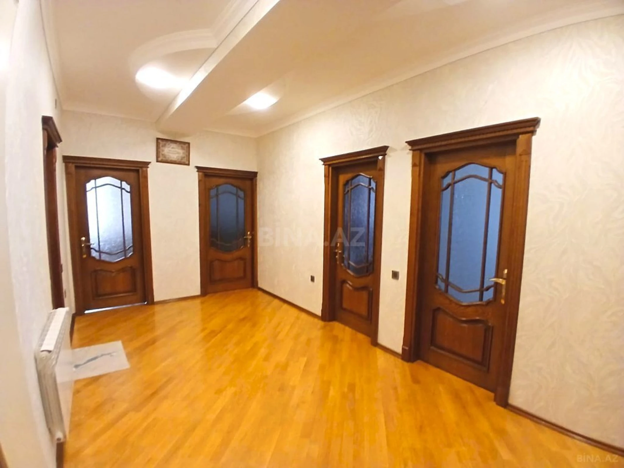 Satılır 3 otaqlı mənzil 124 m²
