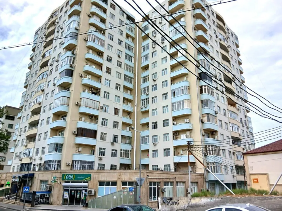 Satılır 3 otaqlı mənzil 124 m²